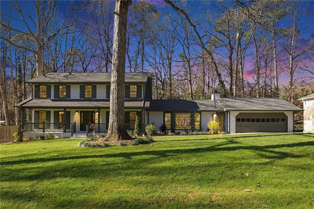 7070 Glenridge Drive, Atlanta, Georgia 30328, 5 Bedrooms Bedrooms, ,3 BathroomsBathrooms,Residential,For Sale,7070 Glenridge Drive,7707385
