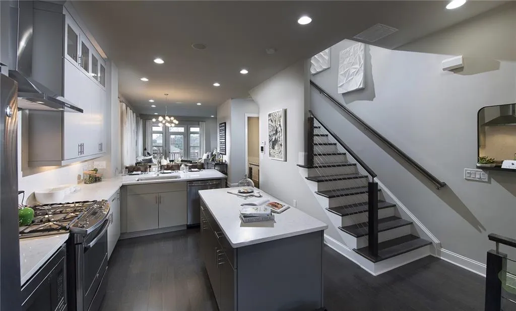 Georgia 30342, ,2 BathroomsBathrooms,Residential,Sold,5805699