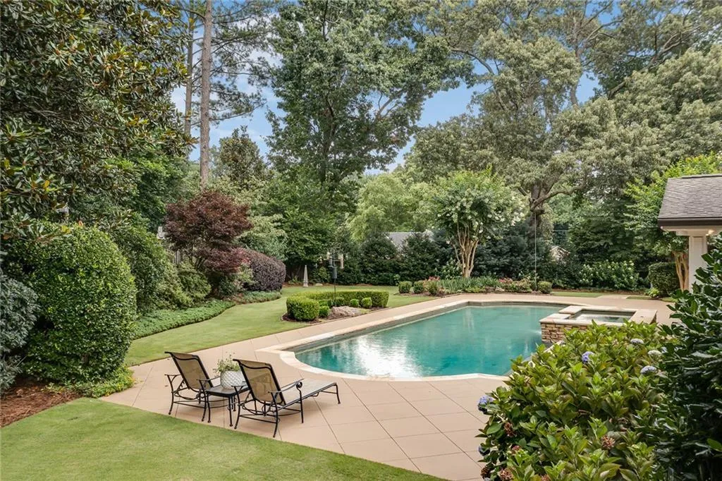 250 Glen Meadow Court, Sandy Springs, Georgia 30328, 4 Bedrooms Bedrooms, ,3 BathroomsBathrooms,Residential,Sold,250 Glen Meadow Court,7006595