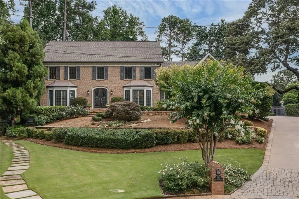 250 Glen Meadow Court, Sandy Springs, Georgia 30328, 4 Bedrooms Bedrooms, ,3 BathroomsBathrooms,Residential,Sold,250 Glen Meadow Court,7006595