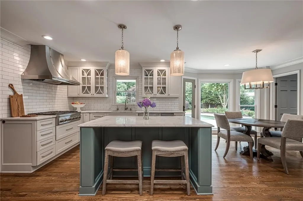 250 Glen Meadow Court, Sandy Springs, Georgia 30328, 4 Bedrooms Bedrooms, ,3 BathroomsBathrooms,Residential,Sold,250 Glen Meadow Court,7006595