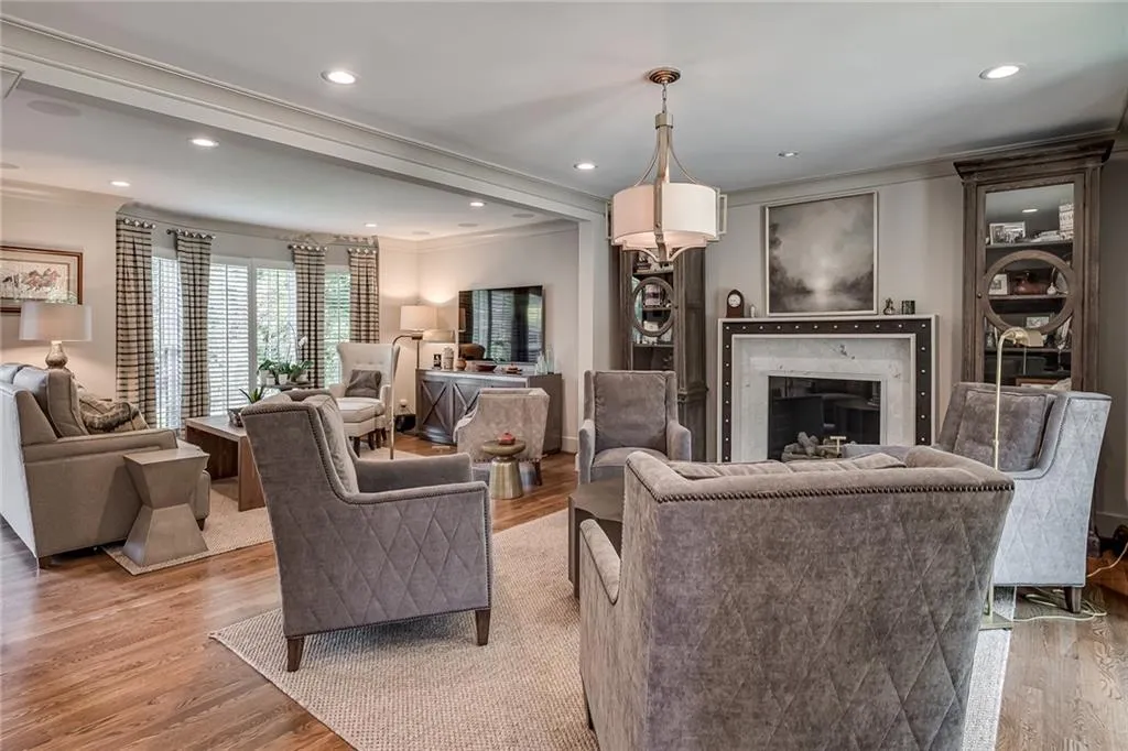 250 Glen Meadow Court, Sandy Springs, Georgia 30328, 4 Bedrooms Bedrooms, ,3 BathroomsBathrooms,Residential,Sold,250 Glen Meadow Court,7006595