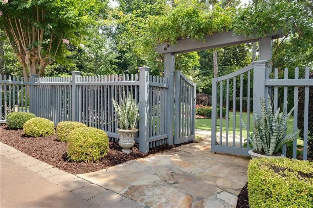 250 Glen Meadow Court, Sandy Springs, Georgia 30328, 4 Bedrooms Bedrooms, ,3 BathroomsBathrooms,Residential,Sold,250 Glen Meadow Court,7006595