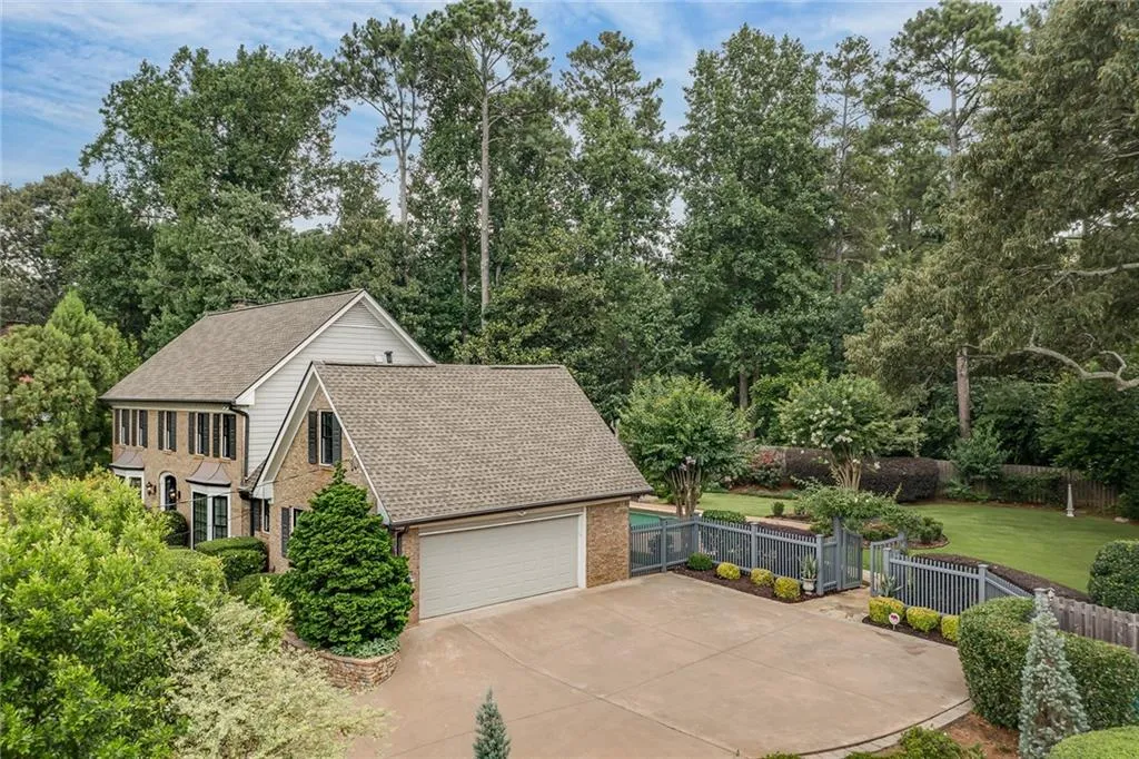 250 Glen Meadow Court, Sandy Springs, Georgia 30328, 4 Bedrooms Bedrooms, ,3 BathroomsBathrooms,Residential,Sold,250 Glen Meadow Court,7006595