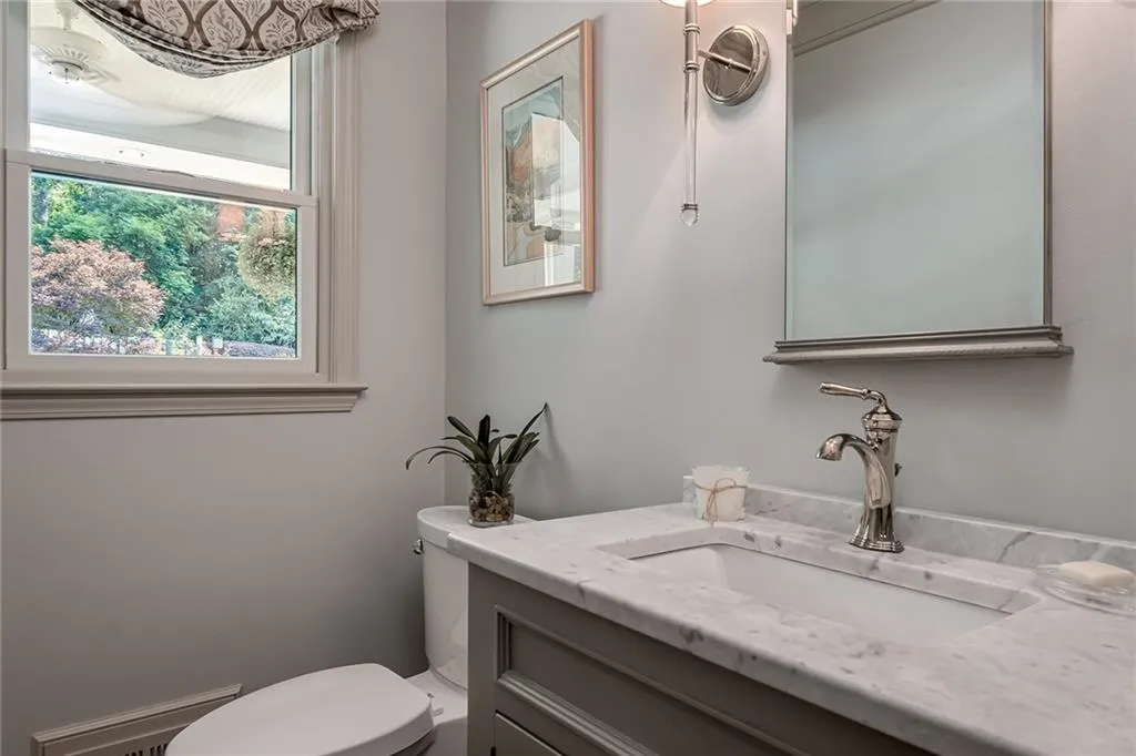 250 Glen Meadow Court, Sandy Springs, Georgia 30328, 4 Bedrooms Bedrooms, ,3 BathroomsBathrooms,Residential,Sold,250 Glen Meadow Court,7006595