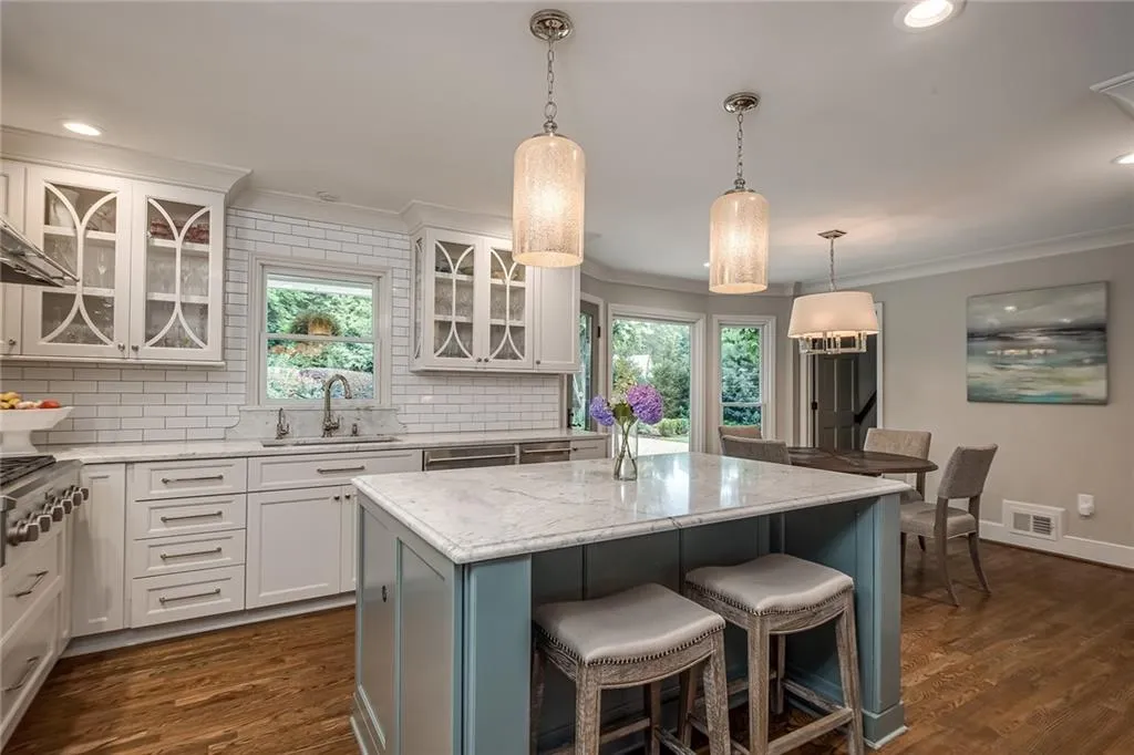 250 Glen Meadow Court, Sandy Springs, Georgia 30328, 4 Bedrooms Bedrooms, ,3 BathroomsBathrooms,Residential,Sold,250 Glen Meadow Court,7006595