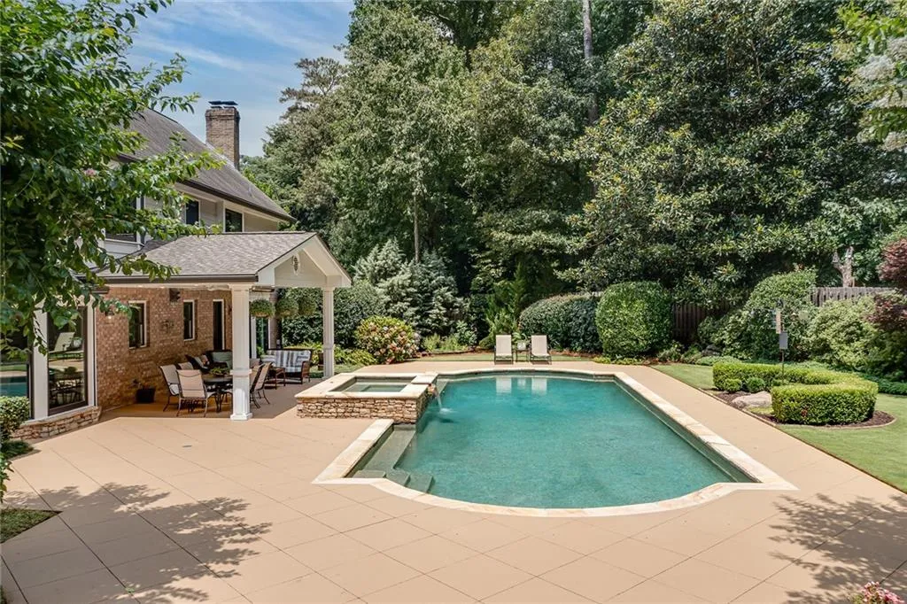 250 Glen Meadow Court, Sandy Springs, Georgia 30328, 4 Bedrooms Bedrooms, ,3 BathroomsBathrooms,Residential,Sold,250 Glen Meadow Court,7006595