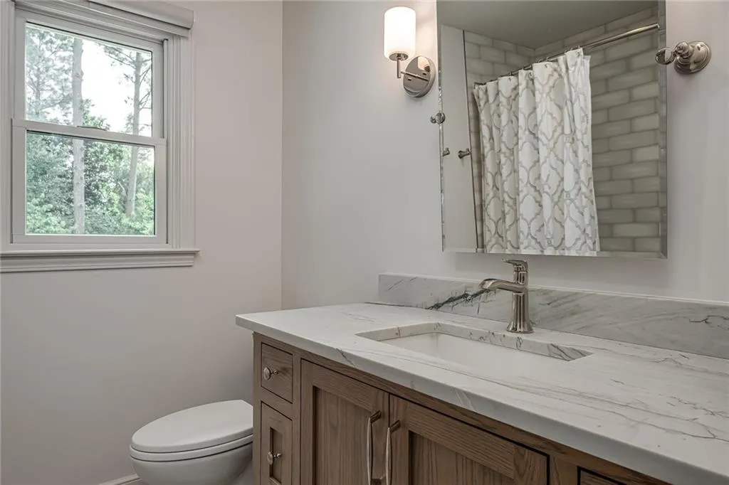 250 Glen Meadow Court, Sandy Springs, Georgia 30328, 4 Bedrooms Bedrooms, ,3 BathroomsBathrooms,Residential,Sold,250 Glen Meadow Court,7006595