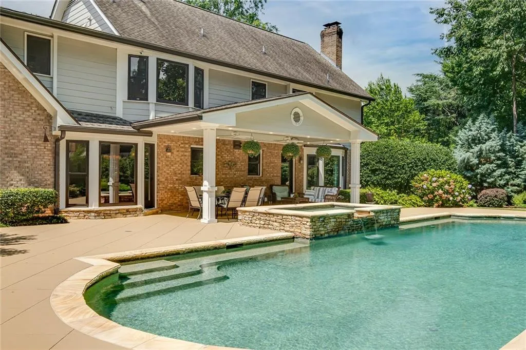 250 Glen Meadow Court, Sandy Springs, Georgia 30328, 4 Bedrooms Bedrooms, ,3 BathroomsBathrooms,Residential,Sold,250 Glen Meadow Court,7006595