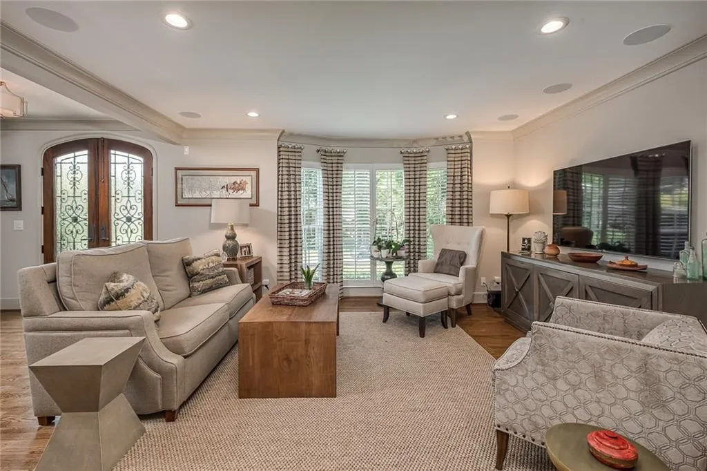 250 Glen Meadow Court, Sandy Springs, Georgia 30328, 4 Bedrooms Bedrooms, ,3 BathroomsBathrooms,Residential,Sold,250 Glen Meadow Court,7006595