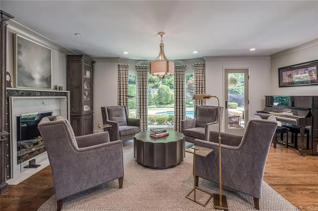 250 Glen Meadow Court, Sandy Springs, Georgia 30328, 4 Bedrooms Bedrooms, ,3 BathroomsBathrooms,Residential,Sold,250 Glen Meadow Court,7006595