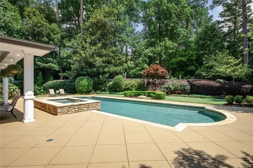 250 Glen Meadow Court, Sandy Springs, Georgia 30328, 4 Bedrooms Bedrooms, ,3 BathroomsBathrooms,Residential,Sold,250 Glen Meadow Court,7006595