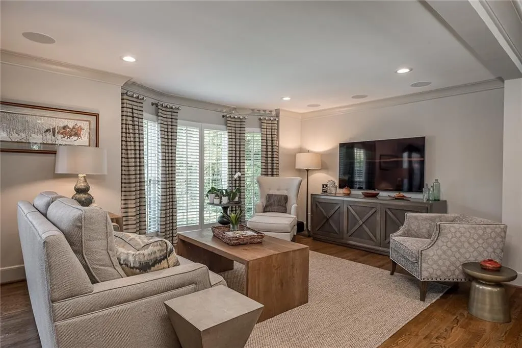 250 Glen Meadow Court, Sandy Springs, Georgia 30328, 4 Bedrooms Bedrooms, ,3 BathroomsBathrooms,Residential,Sold,250 Glen Meadow Court,7006595