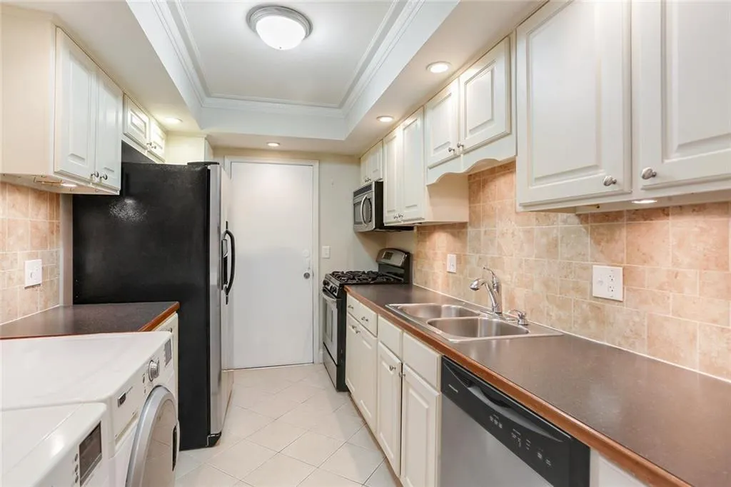 6851 Roswell Road Ne Unit H30, Atlanta, Georgia 30328, 2 Bedrooms Bedrooms, ,2 BathroomsBathrooms,Residential,Sold,6851 Roswell Road Ne Unit H30,6105765