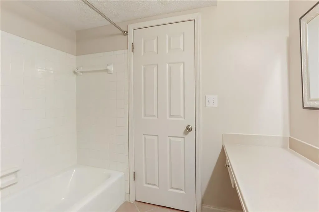 6851 Roswell Road Ne Unit H30, Atlanta, Georgia 30328, 2 Bedrooms Bedrooms, ,2 BathroomsBathrooms,Residential,Sold,6851 Roswell Road Ne Unit H30,6105765