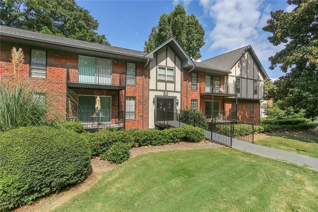 6851 Roswell Road Ne Unit H30, Atlanta, Georgia 30328, 2 Bedrooms Bedrooms, ,2 BathroomsBathrooms,Residential,Sold,6851 Roswell Road Ne Unit H30,6105765