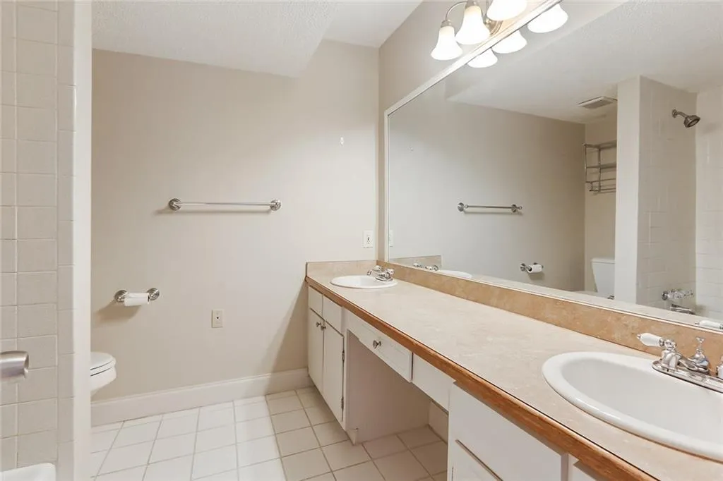 6851 Roswell Road Ne Unit H30, Atlanta, Georgia 30328, 2 Bedrooms Bedrooms, ,2 BathroomsBathrooms,Residential,Sold,6851 Roswell Road Ne Unit H30,6105765