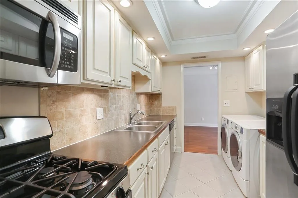 6851 Roswell Road Ne Unit H30, Atlanta, Georgia 30328, 2 Bedrooms Bedrooms, ,2 BathroomsBathrooms,Residential,Sold,6851 Roswell Road Ne Unit H30,6105765