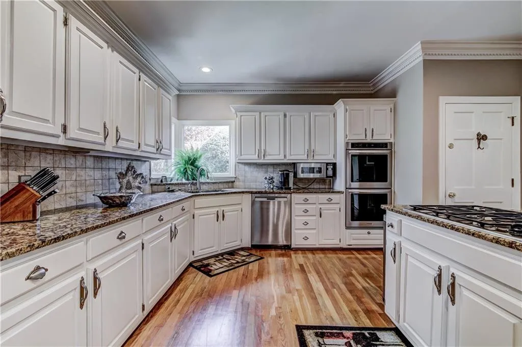 190 Grogans Landing, Sandy Springs, Georgia 30350, 5 Bedrooms Bedrooms, ,4 BathroomsBathrooms,Residential,Sold,190 Grogans Landing,5826788