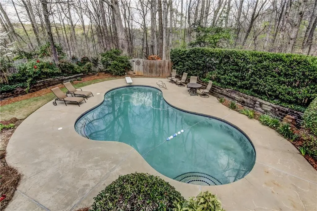 190 Grogans Landing, Sandy Springs, Georgia 30350, 5 Bedrooms Bedrooms, ,4 BathroomsBathrooms,Residential,Sold,190 Grogans Landing,5826788