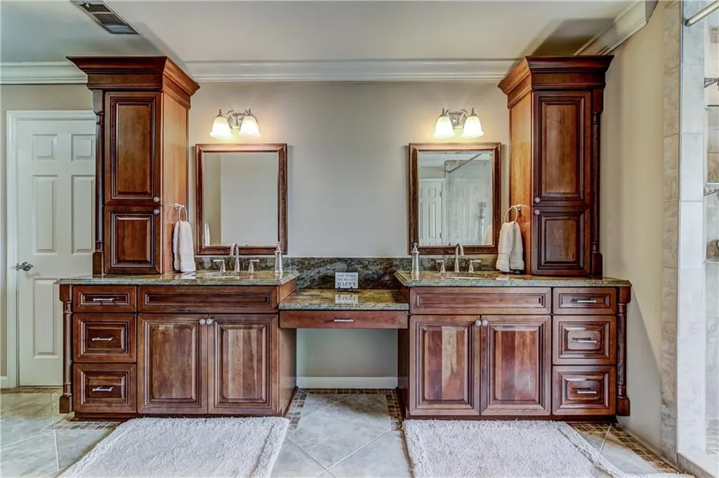 190 Grogans Landing, Sandy Springs, Georgia 30350, 5 Bedrooms Bedrooms, ,4 BathroomsBathrooms,Residential,Sold,190 Grogans Landing,5826788