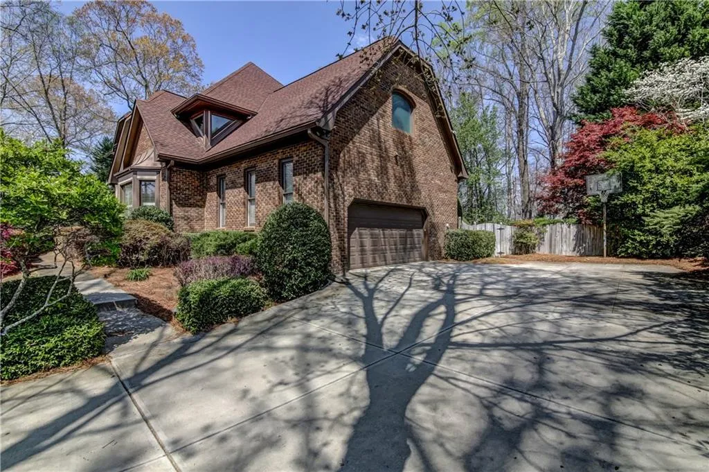 190 Grogans Landing, Sandy Springs, Georgia 30350, 5 Bedrooms Bedrooms, ,4 BathroomsBathrooms,Residential,Sold,190 Grogans Landing,5826788