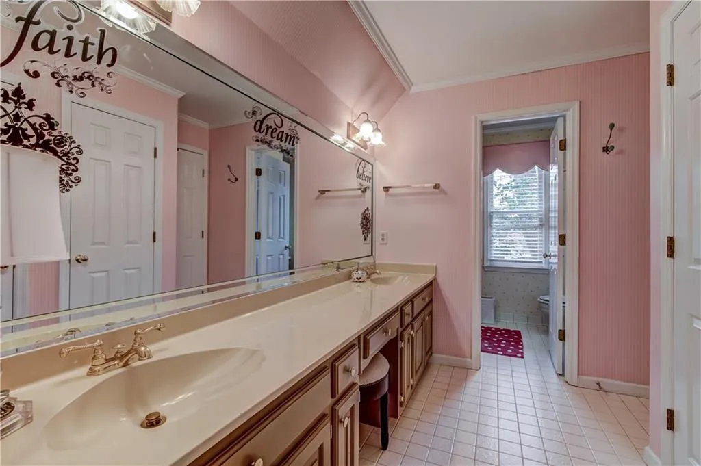 190 Grogans Landing, Sandy Springs, Georgia 30350, 5 Bedrooms Bedrooms, ,4 BathroomsBathrooms,Residential,Sold,190 Grogans Landing,5826788