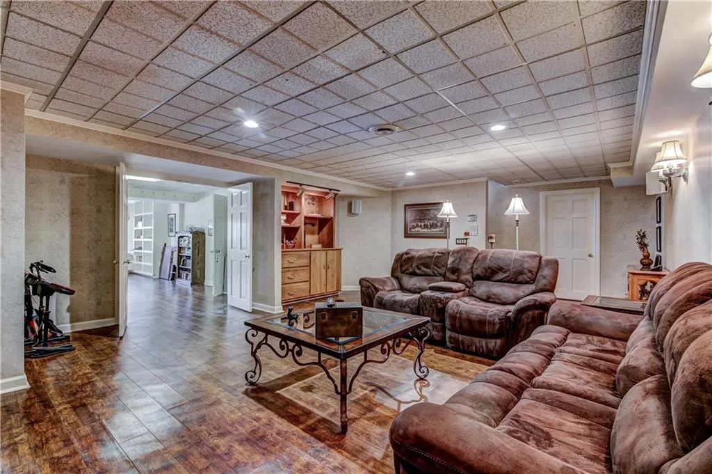 190 Grogans Landing, Sandy Springs, Georgia 30350, 5 Bedrooms Bedrooms, ,4 BathroomsBathrooms,Residential,Sold,190 Grogans Landing,5826788