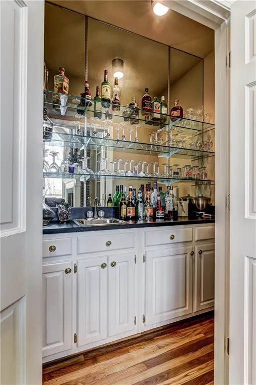 190 Grogans Landing, Sandy Springs, Georgia 30350, 5 Bedrooms Bedrooms, ,4 BathroomsBathrooms,Residential,Sold,190 Grogans Landing,5826788
