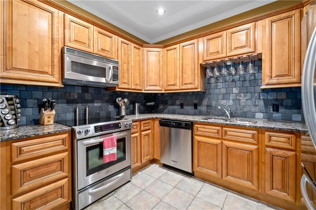 3071 Lenox Road Ne Unit 19, Atlanta, Georgia 30324, 2 Bedrooms Bedrooms, ,2 BathroomsBathrooms,Residential,For Sale,3071 Lenox Road Ne Unit 19,7623450