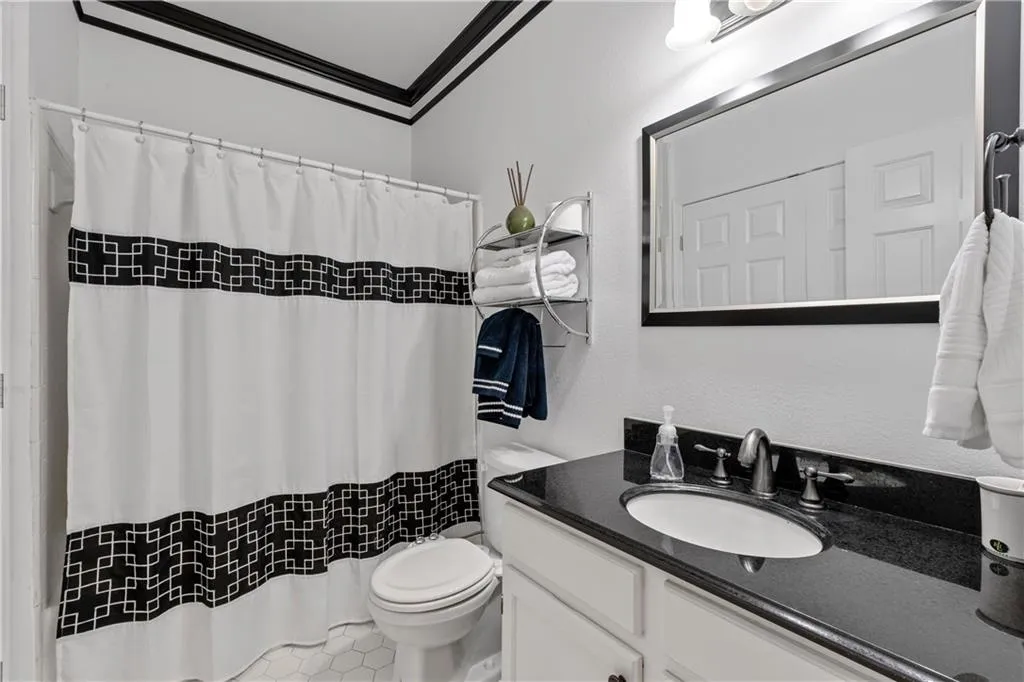 3071 Lenox Road Ne Unit 19, Atlanta, Georgia 30324, 2 Bedrooms Bedrooms, ,2 BathroomsBathrooms,Residential,For Sale,3071 Lenox Road Ne Unit 19,7623450
