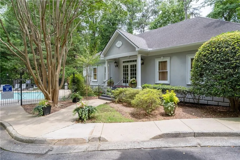 3071 Lenox Road Ne Unit 19, Atlanta, Georgia 30324, 2 Bedrooms Bedrooms, ,2 BathroomsBathrooms,Residential,For Sale,3071 Lenox Road Ne Unit 19,7623450