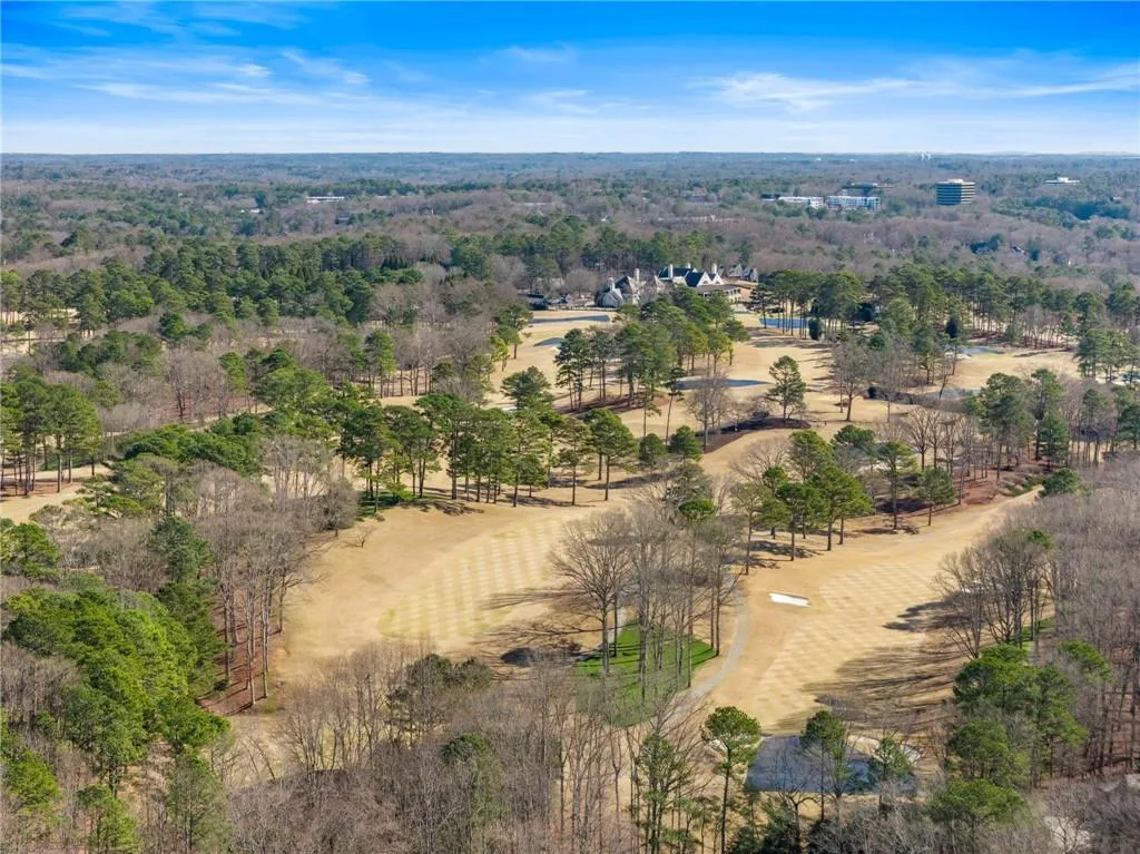 Huntcliff is adjacent to Cherokee Golf Club