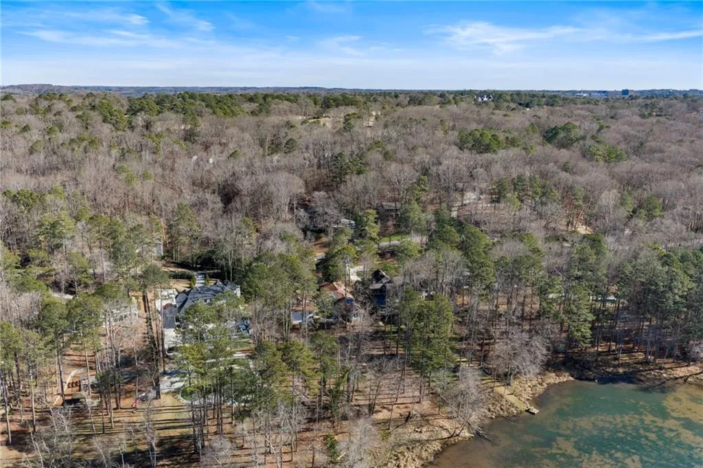 9355 Huntcliff Trace, Atlanta, Georgia 30350, 4 Bedrooms Bedrooms, ,5 BathroomsBathrooms,Residential,For Sale,9355 Huntcliff Trace,7743123