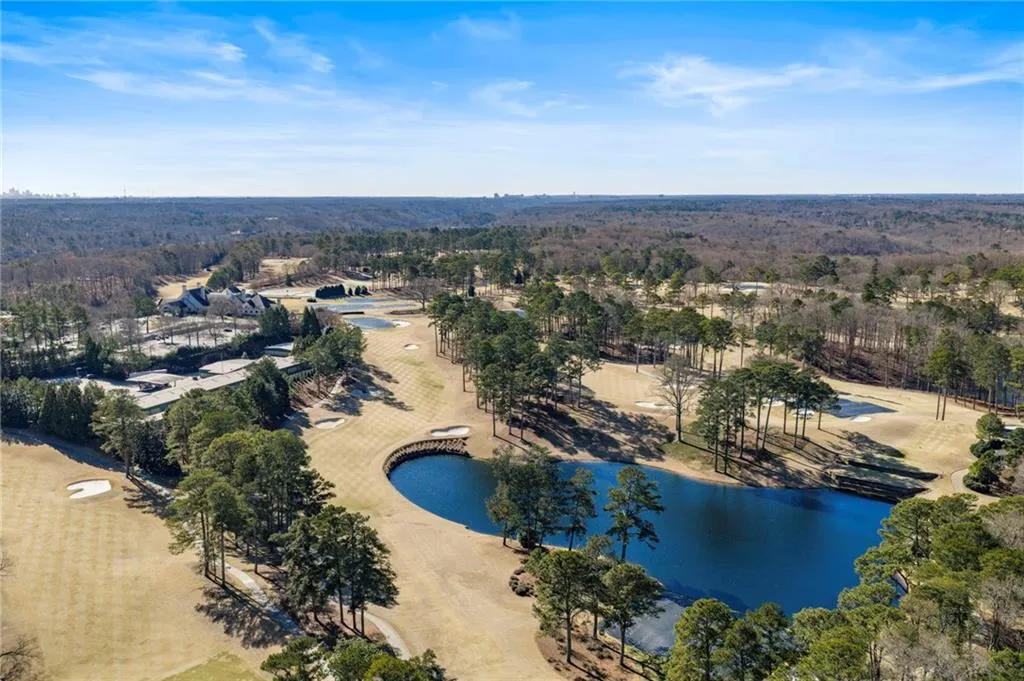 Huntcliff is adjacent to Cherokee Golf Club