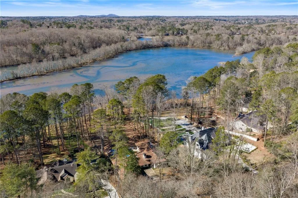 9355 Huntcliff Trace, Atlanta, Georgia 30350, 4 Bedrooms Bedrooms, ,5 BathroomsBathrooms,Residential,For Sale,9355 Huntcliff Trace,7743123
