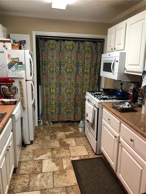 107 Natchez Trace, Sandy Springs, Georgia 30350, 2 Bedrooms Bedrooms, ,2 BathroomsBathrooms,Residential,Sold,107 Natchez Trace,6118501