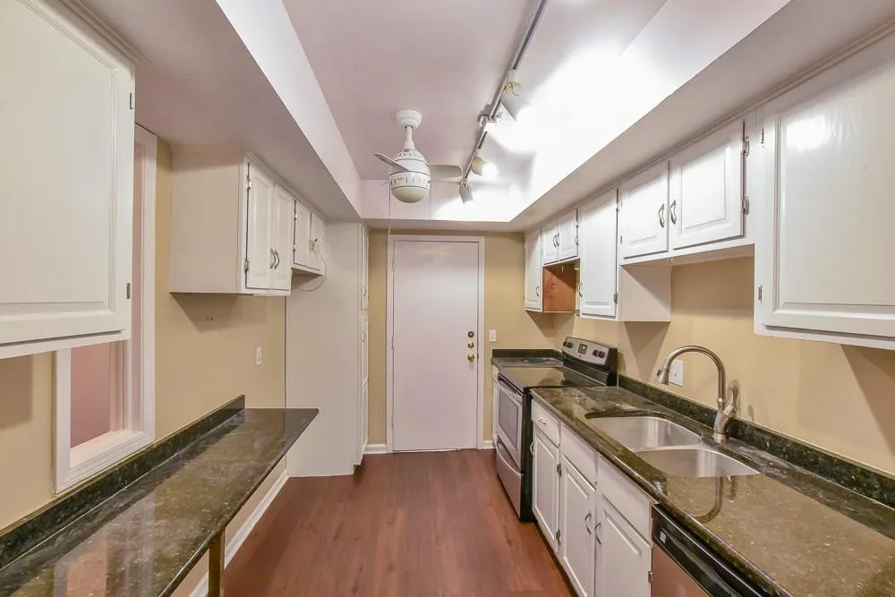 6851 Roswell Road Unit C10, Atlanta, Georgia 30328, 2 Bedrooms Bedrooms, ,2 BathroomsBathrooms,Residential,Sold,6851 Roswell Road Unit C10,5962416