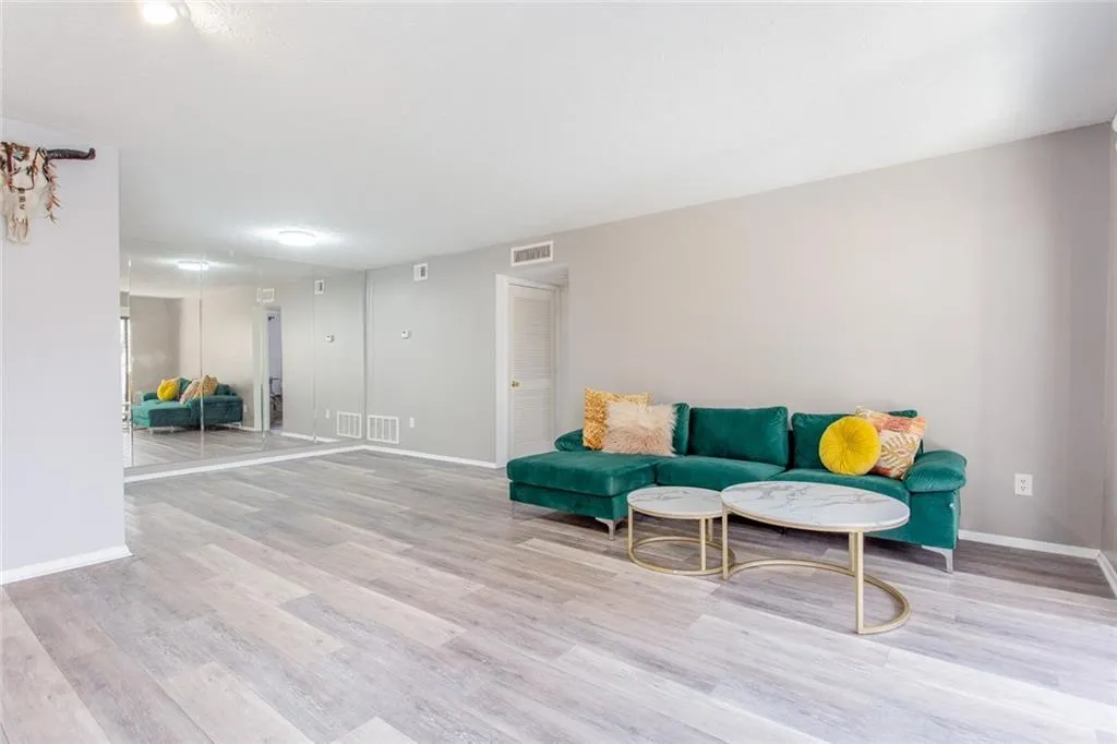 1402 Woodcliff Drive, Sandy Springs, Georgia 30350, 1 Bedroom Bedrooms, ,1 BathroomBathrooms,Residential,Sold,1402 Woodcliff Drive,6975263