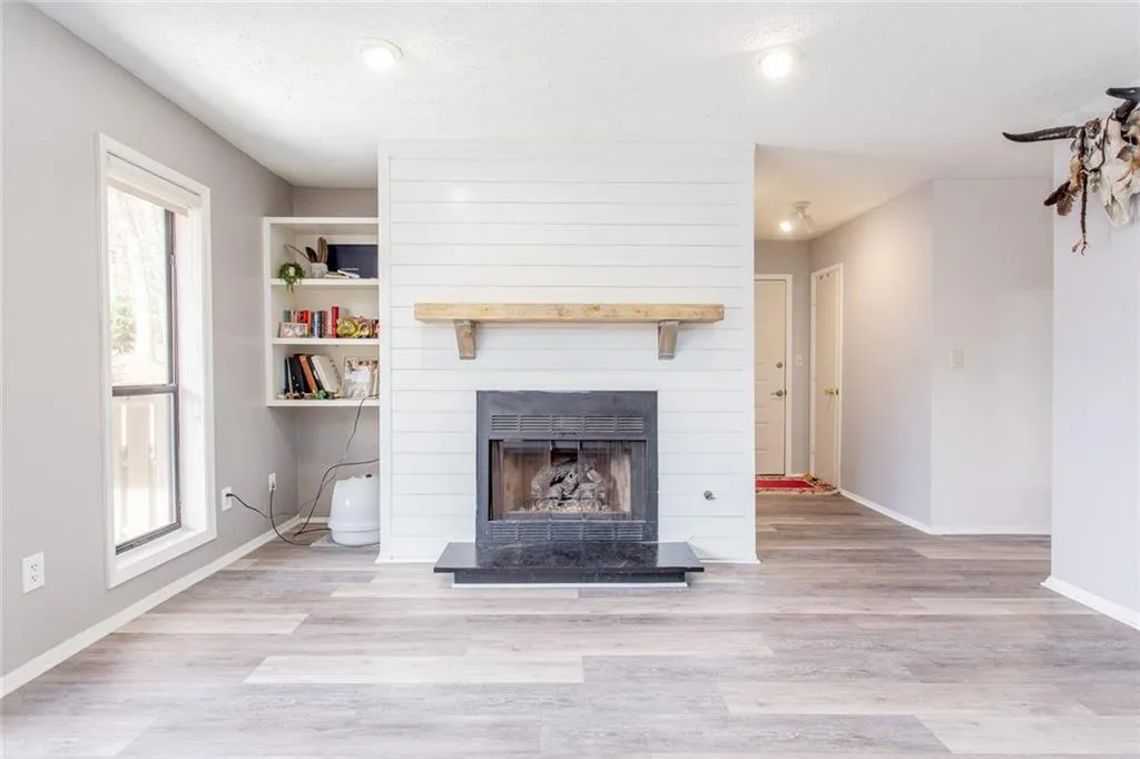 1402 Woodcliff Drive, Sandy Springs, Georgia 30350, 1 Bedroom Bedrooms, ,1 BathroomBathrooms,Residential,Sold,1402 Woodcliff Drive,6975263