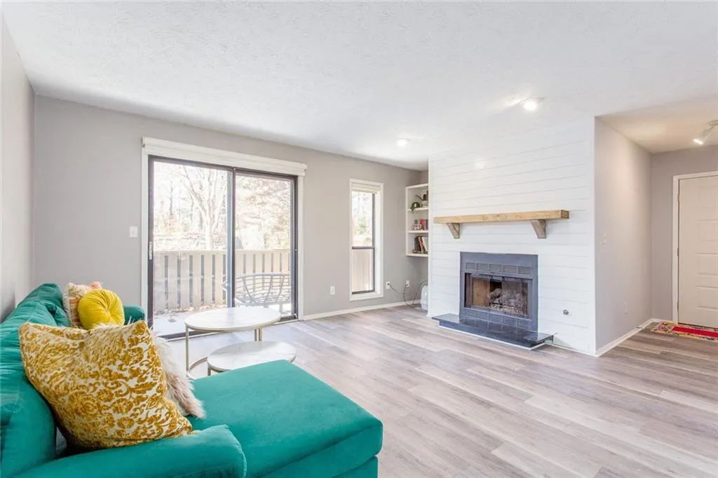 1402 Woodcliff Drive, Sandy Springs, Georgia 30350, 1 Bedroom Bedrooms, ,1 BathroomBathrooms,Residential,Sold,1402 Woodcliff Drive,6975263