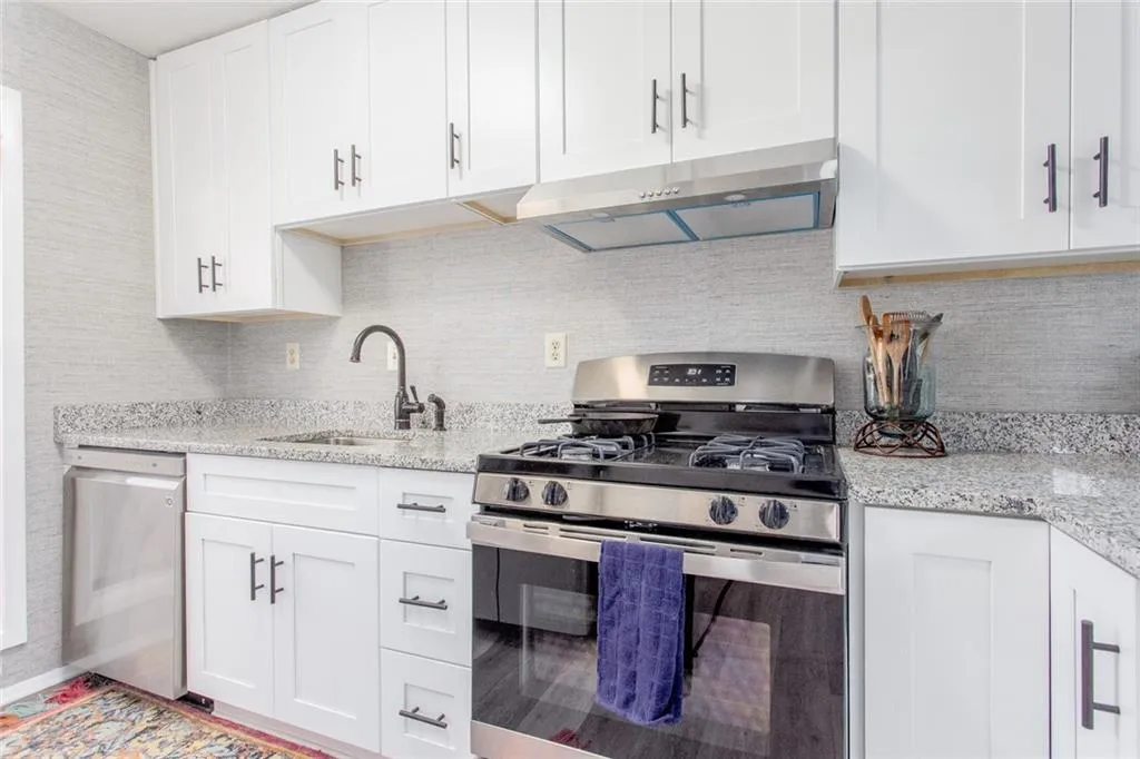 1402 Woodcliff Drive, Sandy Springs, Georgia 30350, 1 Bedroom Bedrooms, ,1 BathroomBathrooms,Residential,Sold,1402 Woodcliff Drive,6975263