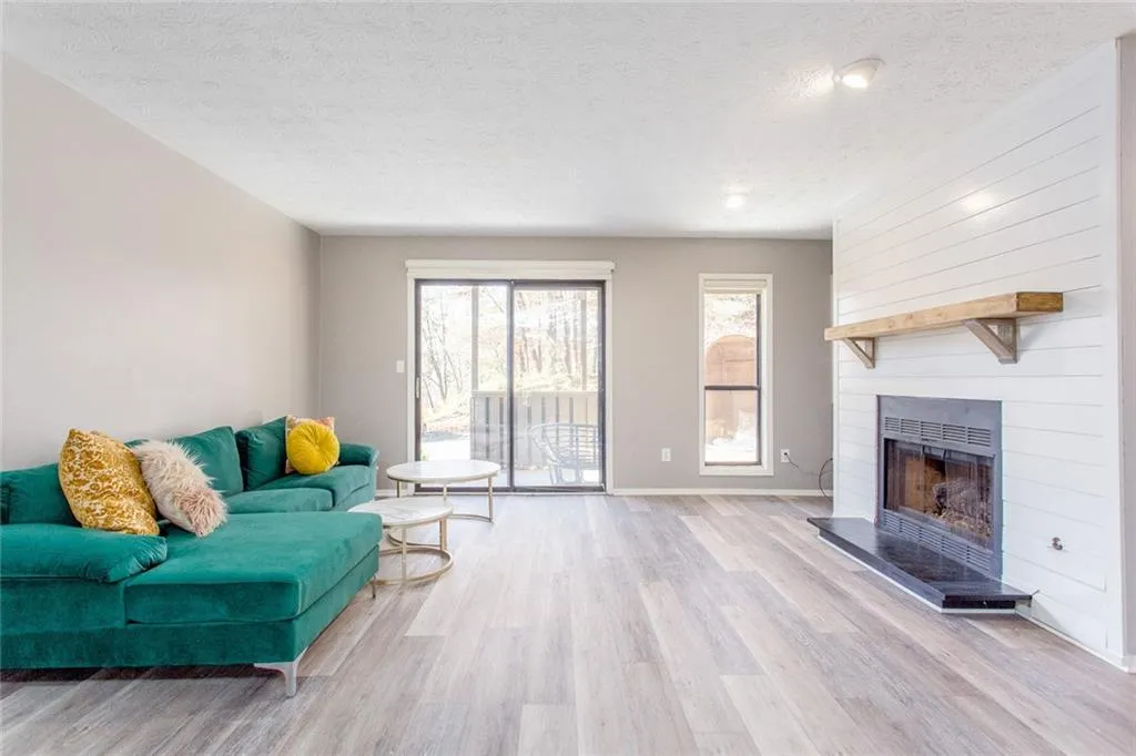 1402 Woodcliff Drive, Sandy Springs, Georgia 30350, 1 Bedroom Bedrooms, ,1 BathroomBathrooms,Residential,Sold,1402 Woodcliff Drive,6975263