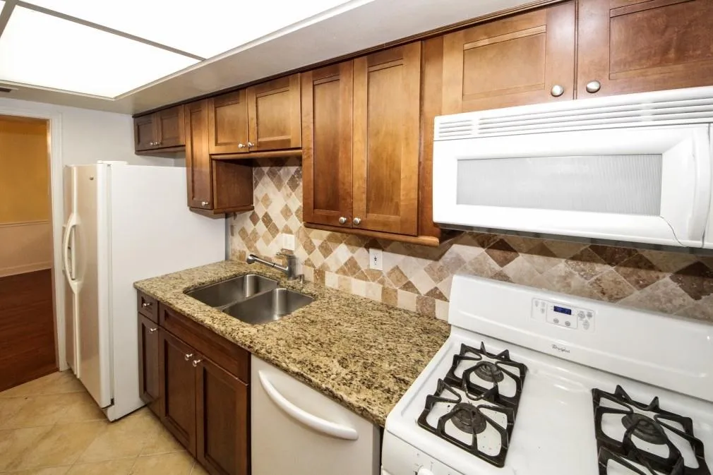 6851 Roswell Road Unit P2, Atlanta, Georgia 30328, 2 Bedrooms Bedrooms, ,2 BathroomsBathrooms,Residential,Sold,6851 Roswell Road Unit P2,6062320