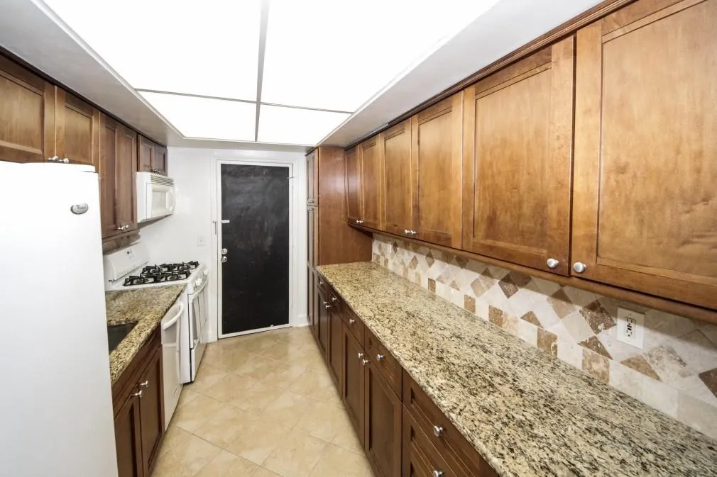 6851 Roswell Road Unit P2, Atlanta, Georgia 30328, 2 Bedrooms Bedrooms, ,2 BathroomsBathrooms,Residential,Sold,6851 Roswell Road Unit P2,6062320