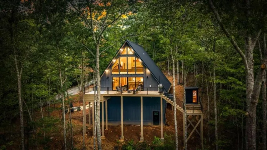 687 Left Turn, Blue Ridge, Georgia 30513