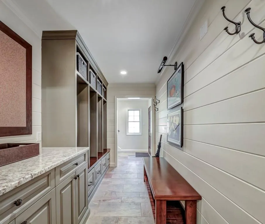 930 Edgewater Court Nw, Sandy Springs, Georgia 30328, 5 Bedrooms Bedrooms, ,4 BathroomsBathrooms,Residential,Sold,930 Edgewater Court Nw,6530508