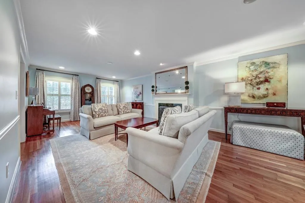 930 Edgewater Court Nw, Sandy Springs, Georgia 30328, 5 Bedrooms Bedrooms, ,4 BathroomsBathrooms,Residential,Sold,930 Edgewater Court Nw,6530508