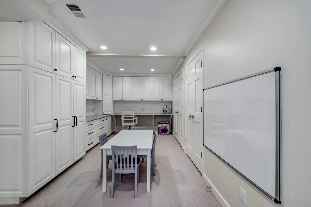 930 Edgewater Court Nw, Sandy Springs, Georgia 30328, 5 Bedrooms Bedrooms, ,4 BathroomsBathrooms,Residential,Sold,930 Edgewater Court Nw,6530508
