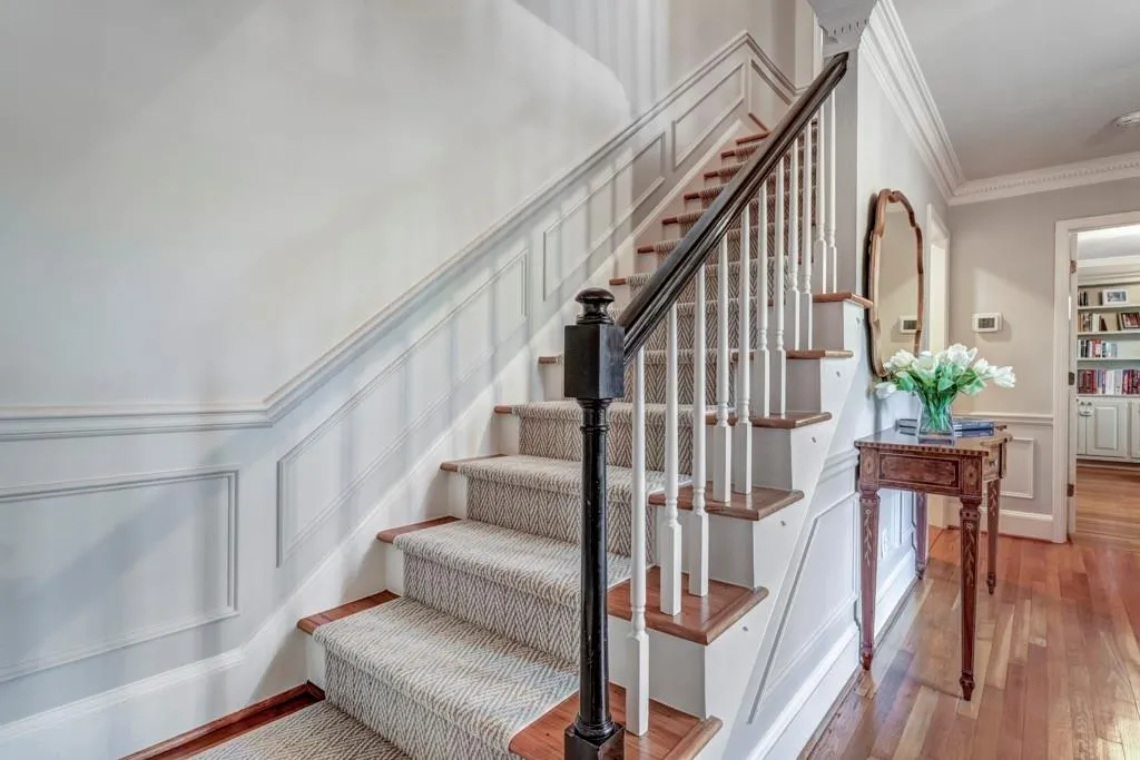 930 Edgewater Court Nw, Sandy Springs, Georgia 30328, 5 Bedrooms Bedrooms, ,4 BathroomsBathrooms,Residential,Sold,930 Edgewater Court Nw,6530508